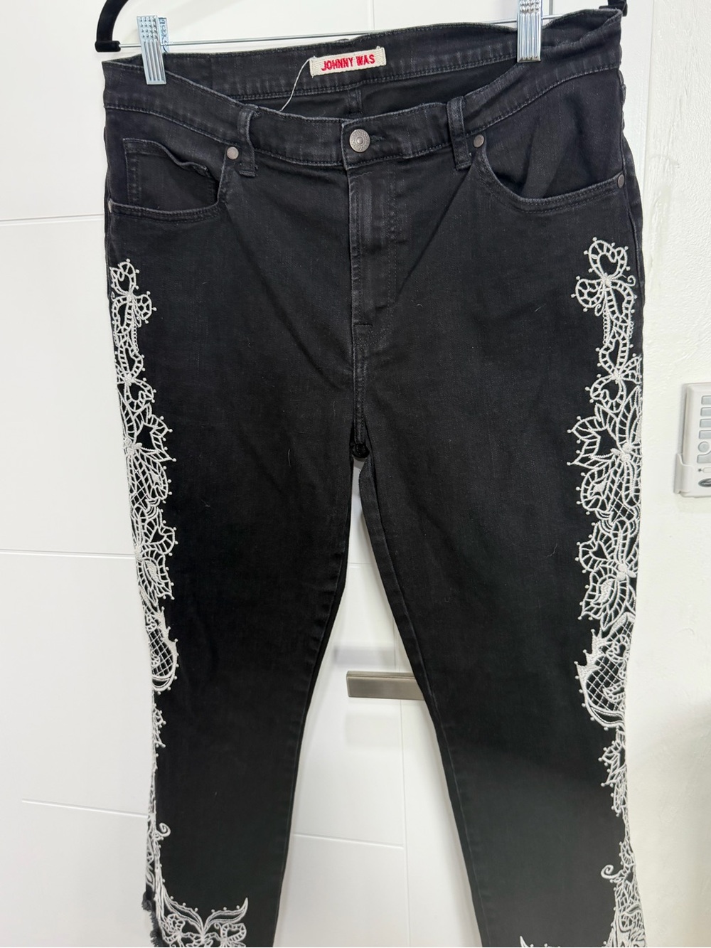 Johnny Was Black Skinny Jeans with White Side Lace Embroidery Trim 30